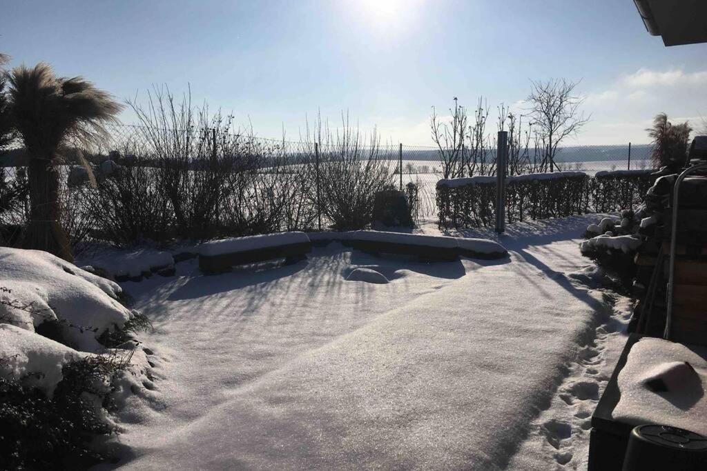 Prijemny Apartman Krovi V Rodinnem Domku Se Sdilenym Bazenem, Terasou A Zahradou Buitenkant foto