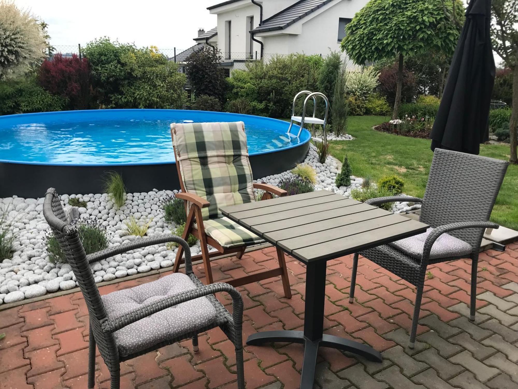 Prijemny Apartman Krovi V Rodinnem Domku Se Sdilenym Bazenem, Terasou A Zahradou Buitenkant foto